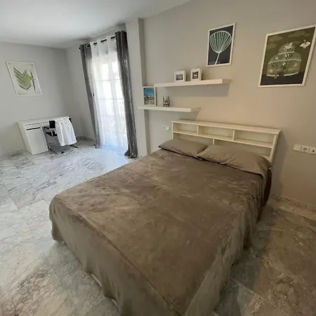 Family With Private Swimming Pool & Garden بيت للعطل *