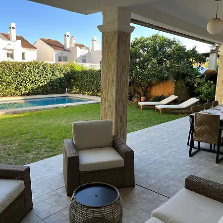Family With Private Swimming Pool & Garden * ماربيا