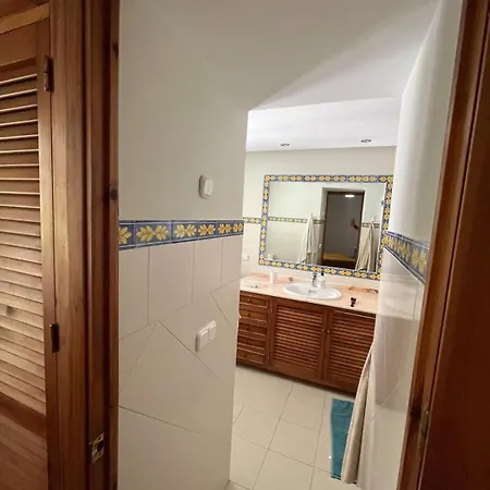 بيت للعطل Family With Private Swimming Pool & Garden *