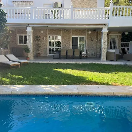 بيت للعطل Family With Private Swimming Pool & Garden ماربيا